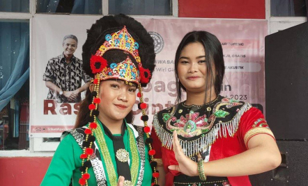 Melestarikan Kesenian, Srikandi Ganjar Gelar Tari Topeng Cirebon - GenPI.co