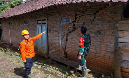 Tanah Retak di Ponorogo Jawa Timur, 13 Rumah Warga Terancam - GenPI.co
