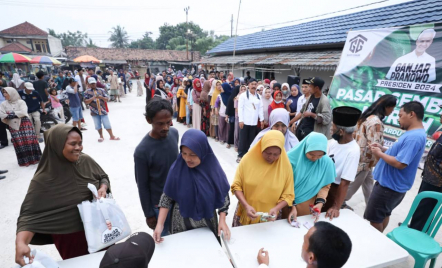 500 Paket Sembako di Pasar Murah Gardu Ganjar Banten Diserbu Warga - GenPI.co