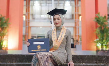Mutiara Tak Berpuas Diri Jadi Wisudawan Terbaik Universitas Diponegoro - GenPI.co