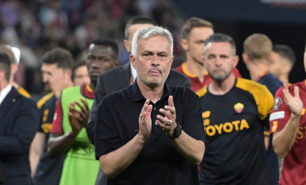 AS Roma vs Sevilla: Jose Mourinho Tunggu, Lalu Maki Wasit Memalukan - GenPI.co