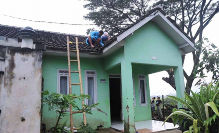 Ratusan Rumah Rusak Akibat Puting Beliung di Bandung, Jawa Barat - GenPI.co