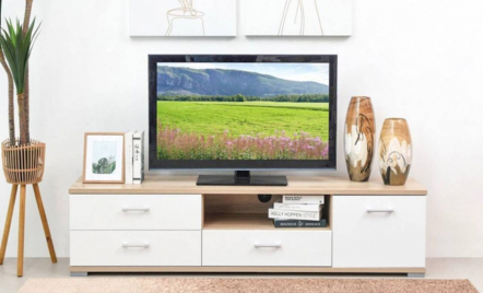 Nggak Ribet, 3 Langkah Praktis Bersihkan Layar TV LED Tanpa Tergores - GenPI.co