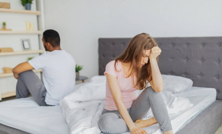 Tanda Istri Tidak Lagi Bahagia dalam Pernikahan, Cinta Memudar - GenPI.co