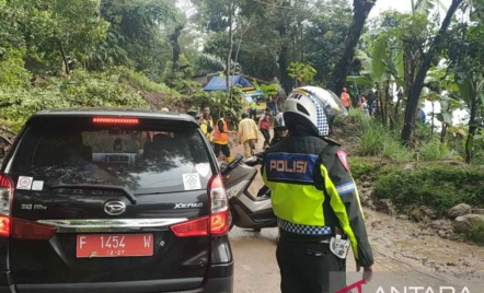 Tanah Longsor di Cianjur Tutup Akses Jalan Wilayah Selatan - GenPI.co