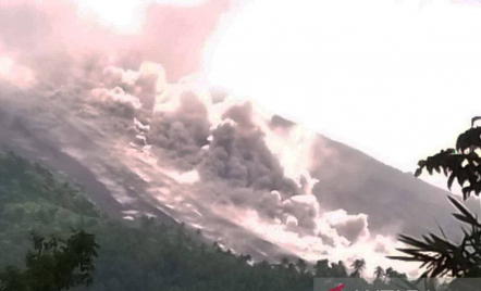 Warga di Sitaro Diungsikan Setelah Gunung Karangetang Luncurkan Awan Panas Guguran - GenPI.co