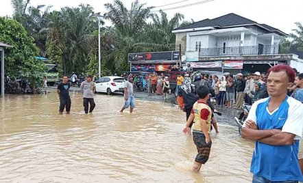250 Keluarga Terdampak Banjir di Pasaman Barat, Akses Jalan Terputus - GenPI.co