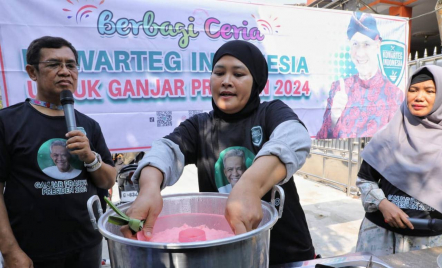 Pembuatan Kue Kricak Jadi Cara Kowarteg Ganjar Kenalkan Cita Rasa Nusantara - GenPI.co