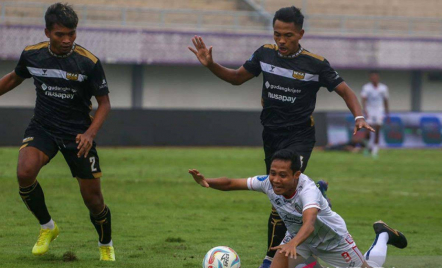 Arema FC Berencana Gunakan Pelatih Asing untuk Memperbaiki Performa - GenPI.co