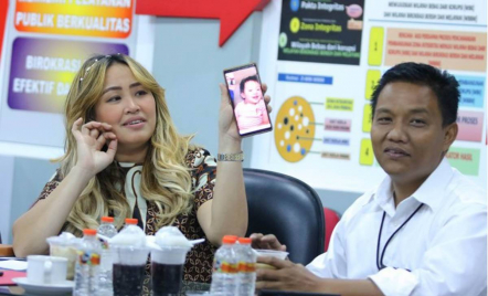 Anak Tidak Setuju Pinkan Mambo Menikah dengan Arya Khan, Kenapa Cepat Banget? - GenPI.co