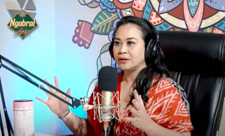 Tips Zoya Amirin agar Suami Istri Lengket Setelah Hubungan di Ranjang - GenPI.co