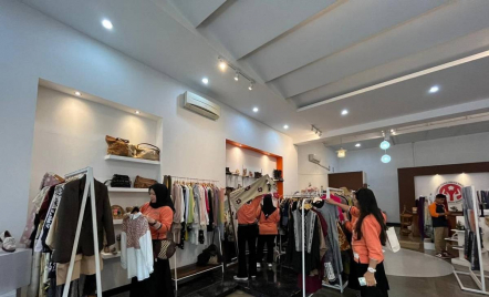 Dinilai Kreatif, Ibu-ibu Istri Anggota DPRD Kalteng Terpikat Produk UMKM Bandung - GenPI.co