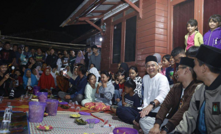 Ganjar Pranowo Menginap di Rumah Warga Desa Menjelang Pilpres 2024 - GenPI.co