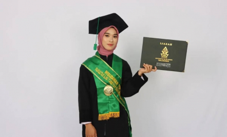Keren! Putri Sopir Jadi Lulusan Terbaik UIN Walisongo Semarang Jalur Nonskripsi - GenPI.co