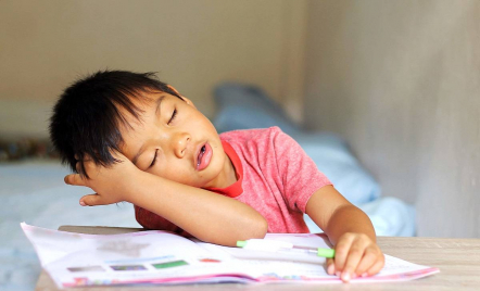 6 Cara Membantu Anak Rajin Membaca untuk Meningkatkan Kosakata - GenPI.co