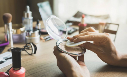 Ide Makeup Minimalis dan Anggun, Cocok Diaplikasikan untuk Hadiri Acara Buka Puasa - GenPI.co