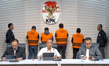 4 Orang Jadi Tersangka Seusai OTT KPK di Bondowoso, Jawa Timur - GenPI.co