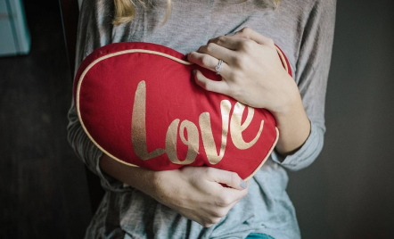 3 Cara Mudah Atasi Patah Hati karena Cinta Ditolak - GenPI.co