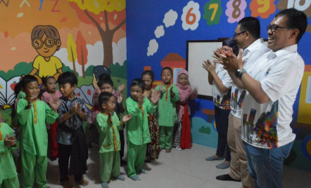 Peringati Hari Anak Sedunia, AkzoNobel dan HIMPAUDI Cat Ulang 25 Sekolah - GenPI.co