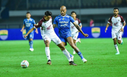 Persib Bandung Ditahan Imbang PSM Makassar di Kandang, Marc Klok Kecewa - GenPI.co