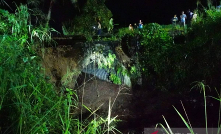 Gunung Marapi Erupsi, Banjir Lahar Terjang Kabupaten Tanah Datar Sumbar - GenPI.co