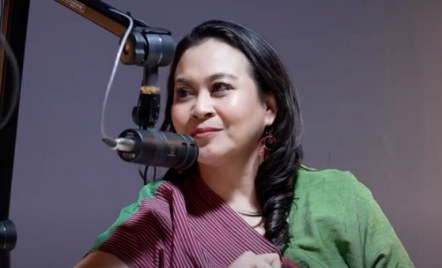 Bocoran Zoya Amirin: Gaya Favorit Istri Bikin Enak di Ranjang - GenPI.co