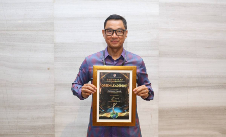 PLN Borong 20 PROPER Emas, Darmawan Prasodjo Sabet Green Leadership Utama Award - GenPI.co