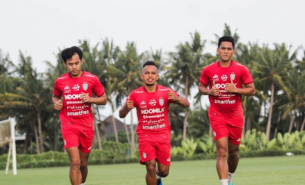Selamat Tinggal Libur Panjang! Kembali Latihan, Teco Langsung Genjot Fisik Pemain Bali United - GenPI.co