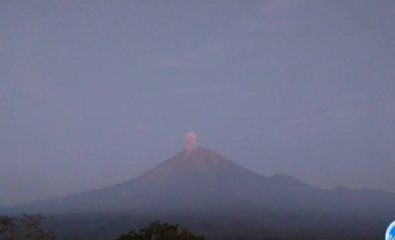 Gunung Semeru Kembali Erupsi, Letusan Setinggi 900 Meter di Atas Puncak - GenPI.co