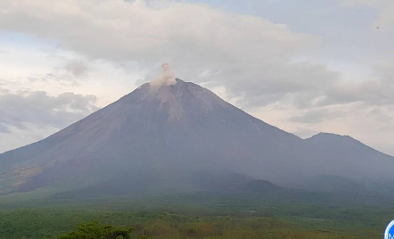 Gunung Semeru Erupsi, Muntahkan Abu Vulkanik Setinggi 500 Meter - GenPI.co