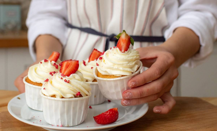 Resep Cupcake Stroberi, Suguhan Lezat dan Spesial di Hari Valentine - GenPI.co