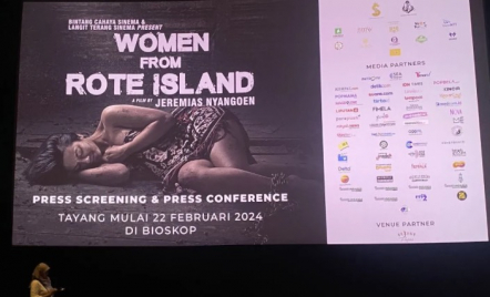 Review Film Indonesia: Women From Rote Island Penuh Pesan Kuat - GenPI.co