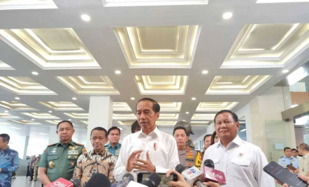 Respons Pernyataan Hasto Kristiyanto, Jokowi: Tanyakan ke Beliau di PDIP - GenPI.co