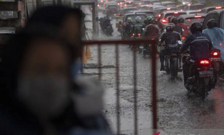 BMKG: Waspada Hujan Lebat Disertai Petir dan Angin Kencang di 14 Daerah - GenPI.co