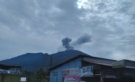 Dampak Abu Vulkanik Erupsi Gunung Marapi, Bandara Minangkabau Ditutup - GenPI.co