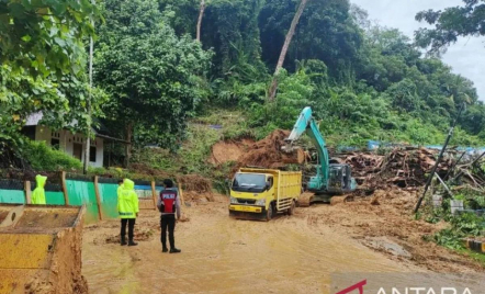 30 Orang Meninggal Akibat Banjir dan Longsor di Sumbar - GenPI.co