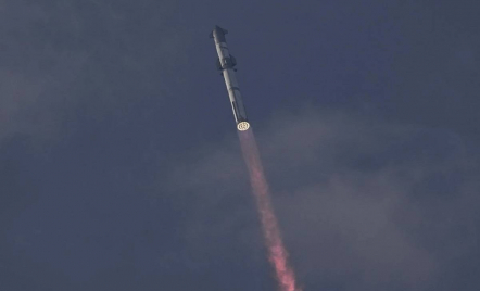 Hampir Selesaikan Uji Penerbangan Megaroket, SpaceX Kehilangan Pesawat Ruang Angkasa - GenPI.co