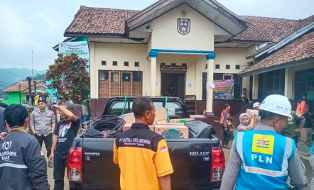 PLN Gerak Cepat Salurkan Bantuan untuk Korban Bencana di Kabupaten Bandung Barat - GenPI.co