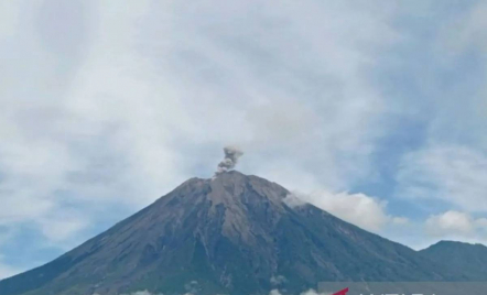 Tetap Waspada! Gunung Semeru Erupsi 3 Kali dalam 3 Jam - GenPI.co