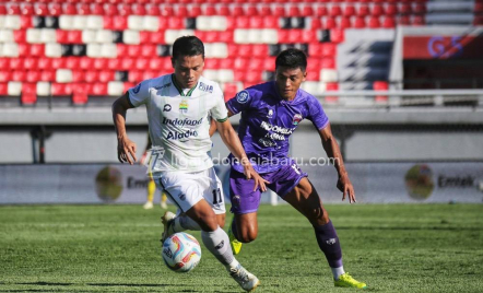 Jalani Laga Kandang Terakhir, Persib Bandung Larang Suporter Borneo FC Datang - GenPI.co