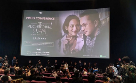 Review Film Indonesia: The Architecture of Love Sajikan Kisah Romantis - GenPI.co