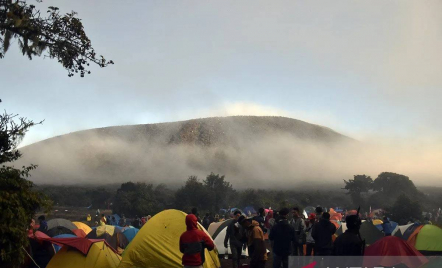 Erupsi, Jalur Pendakian Gunung Dempo di Sumatra Selatan Ditutup - GenPI.co