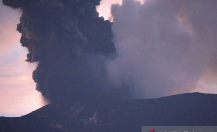 Gunung Marapi Erupsi Lagi, Muntahkan Abu Vulkanik Setinggi 600 Meter - GenPI.co