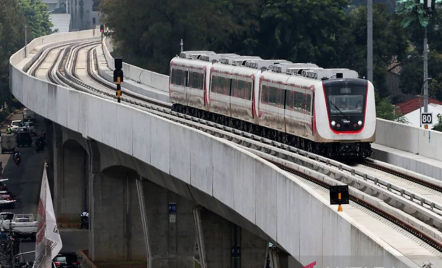 HUT Jakarta, Penumpang LRT Jakarta Cuma Bayar Rp 1 - GenPI.co