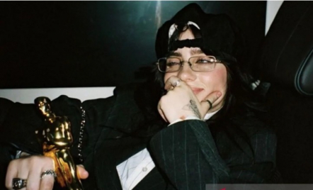 Billie Eilish Penyanyi Termuda Raih 100 Juta Pendengar di Spotify - GenPI.co