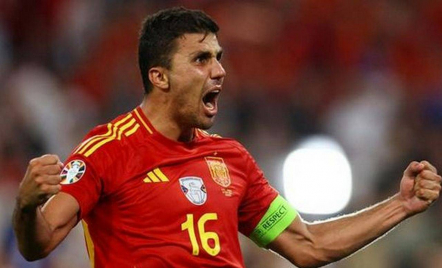 Jelang Spanyol vs Inggris, Rodri Dianggap 'Komputer' oleh Luis de la Fuente - GenPI.co