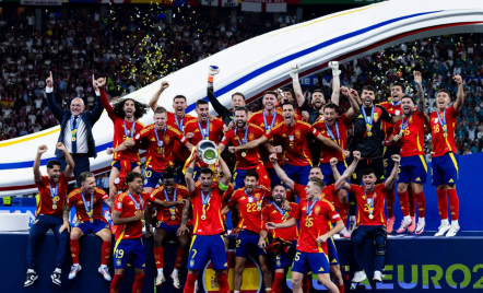 Luis de la Fuente Beber Rahasia Sukses Spanyol Juara Euro 2024 - GenPI.co