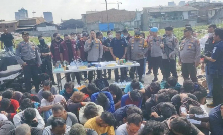 Miris! Digerebek Polisi, Puluhan Warga Kampung Boncos Jakarta Barat Kedapatan Positif Konsumsi Narkoba - GenPI.co