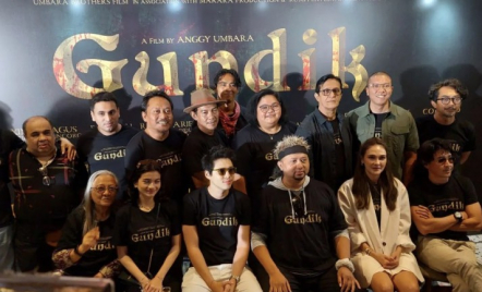 Luna Maya dan Maxime Bouttier Adu Peran dalam Film Gundik - GenPI.co