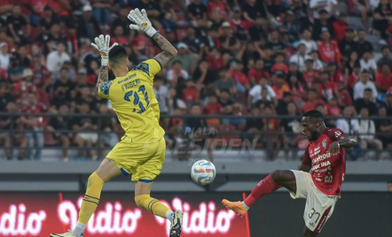 Bali United Babak Belur, Teco Puji Kiper Arema FC - GenPI.co